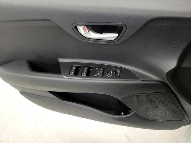 Photo of 2021 White Kia Rio