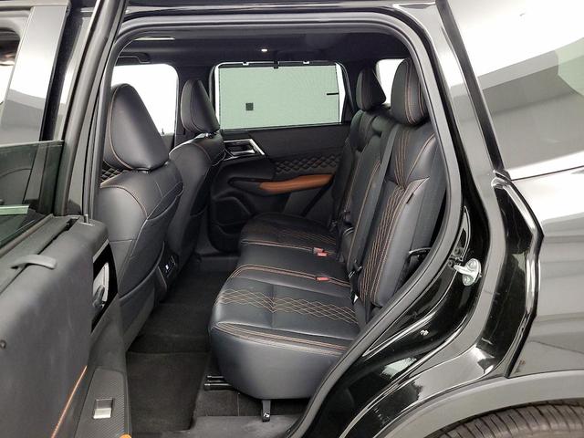 Photo of 2022 Black Mitsubishi Outlander