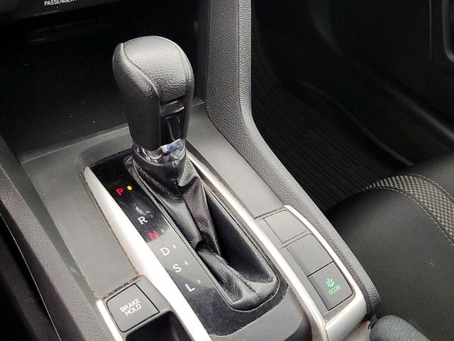 Photo of 2019 White Honda Civic
