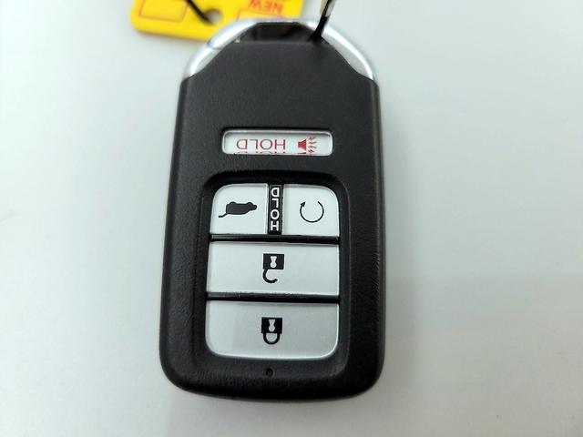 Photo of 2021 White Honda CR-V