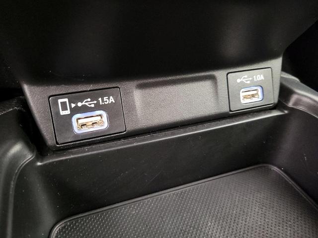 Photo of 2021 White Honda CR-V