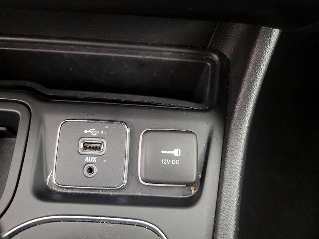 Photo of 2020 White Jeep Cherokee