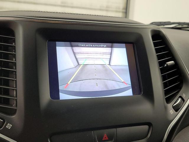 Photo of 2020 White Jeep Cherokee