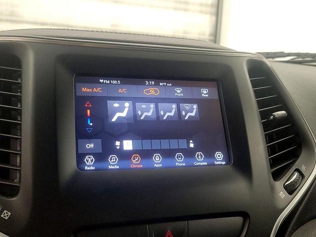 Photo of 2020 White Jeep Cherokee