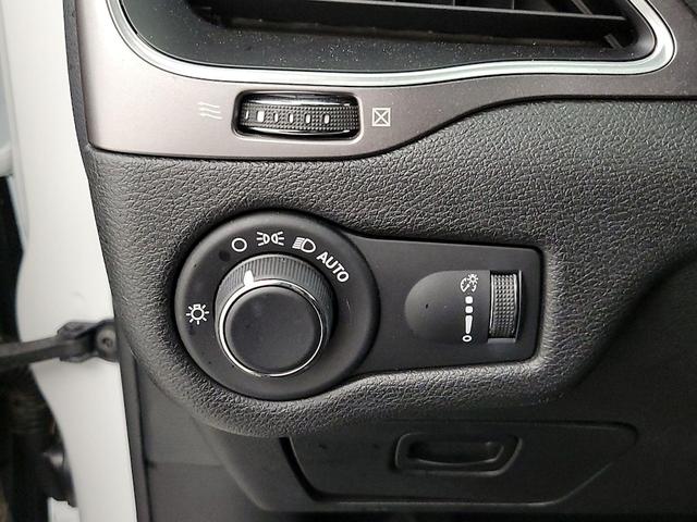 Photo of 2020 White Jeep Cherokee