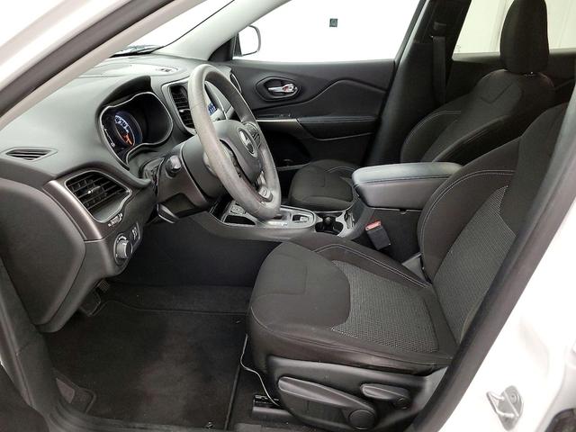 Photo of 2020 White Jeep Cherokee