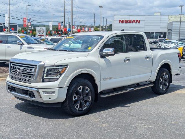 Photo of 2024 White Nissan Titan
