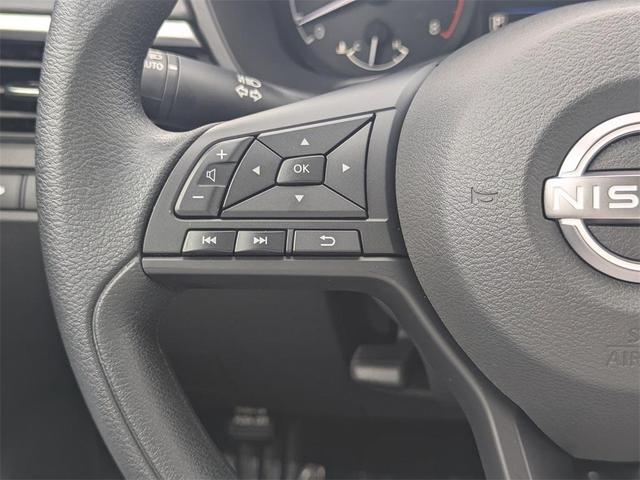 Photo of 2025 Glacier White Nissan Altima