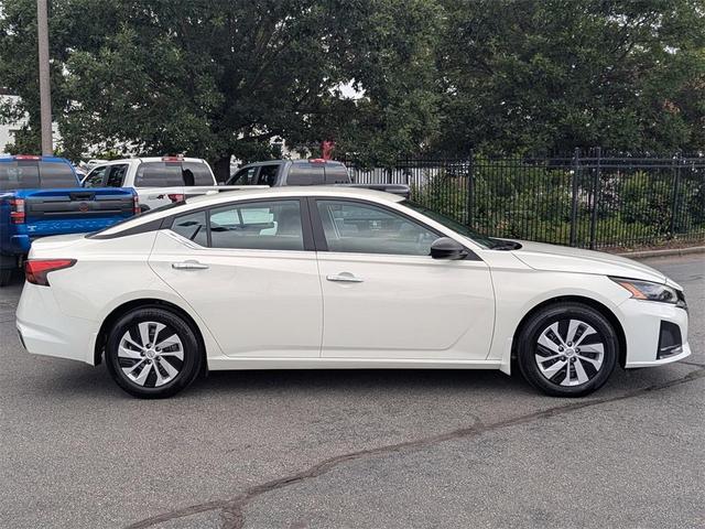 Photo of 2025 Glacier White Nissan Altima