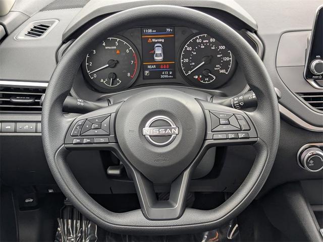 Photo of 2025 Glacier White Nissan Altima