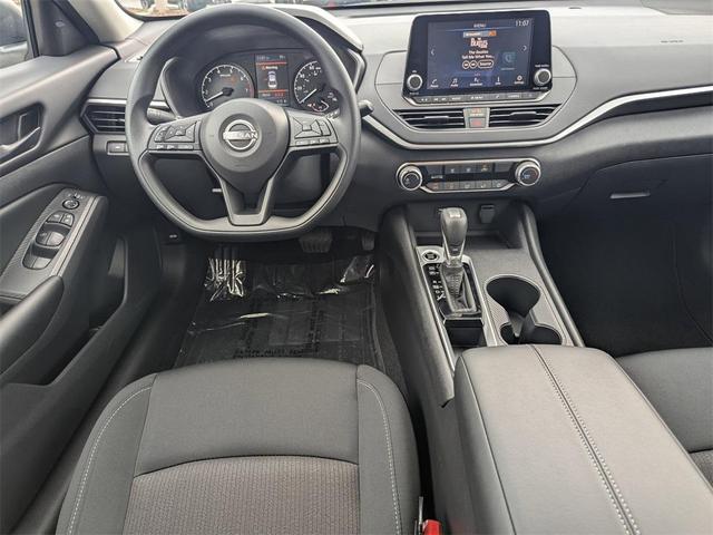 Photo of 2025 Glacier White Nissan Altima