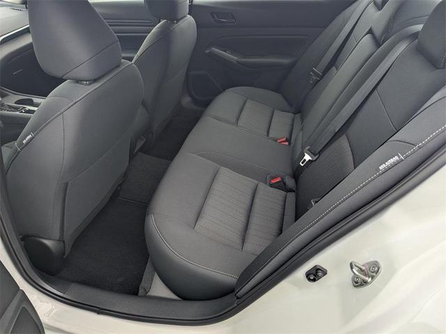 Photo of 2025 Glacier White Nissan Altima