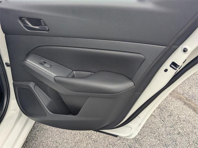 Photo of 2025 Glacier White Nissan Altima