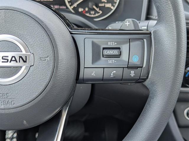 Photo of 2021 White Nissan Rogue