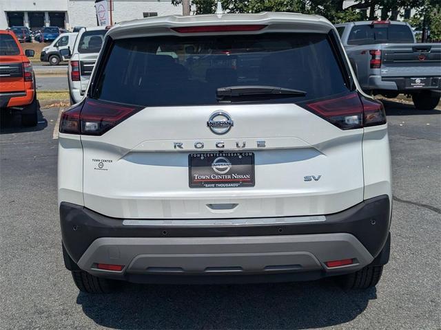 Photo of 2021 White Nissan Rogue
