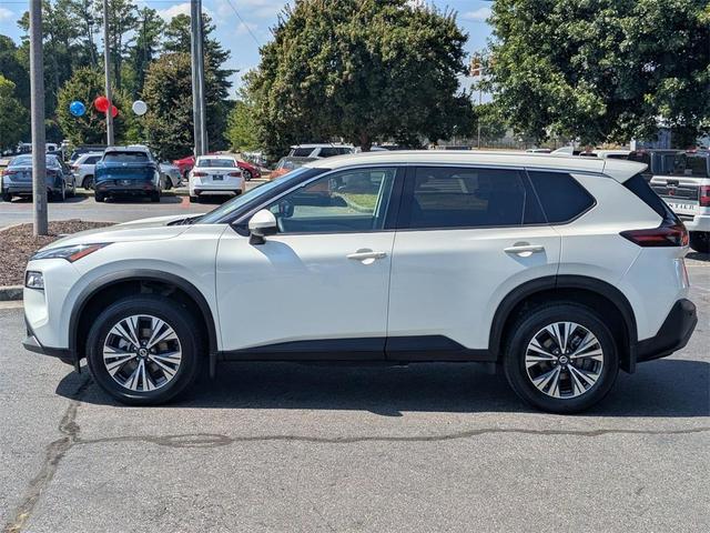 Photo of 2021 White Nissan Rogue