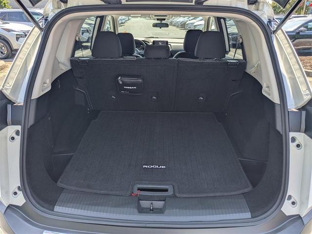 Photo of 2021 White Nissan Rogue