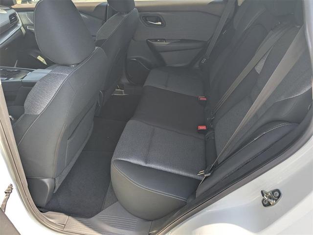 Photo of 2021 White Nissan Rogue