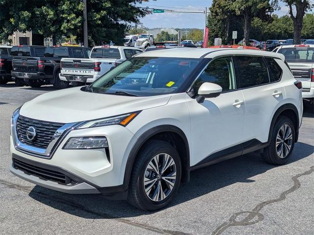 Photo of 2021 White Nissan Rogue