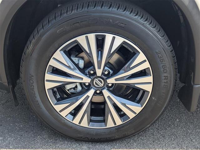 Photo of 2021 White Nissan Rogue