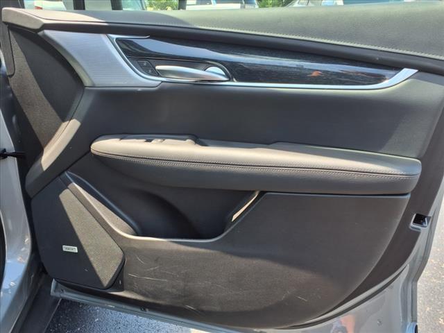 Photo of 2023 Argent Silver Metallic Cadillac XT5
