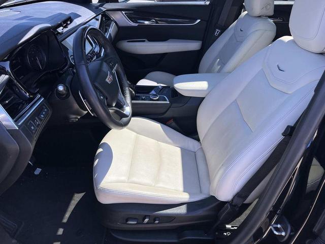 Photo of 2022 Stellar Black Metallic Cadillac XT6