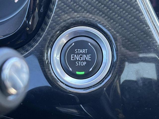 Photo of 2022 Stellar Black Metallic Cadillac XT6