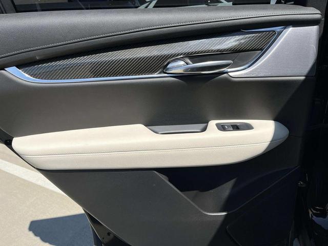 Photo of 2022 Stellar Black Metallic Cadillac XT6