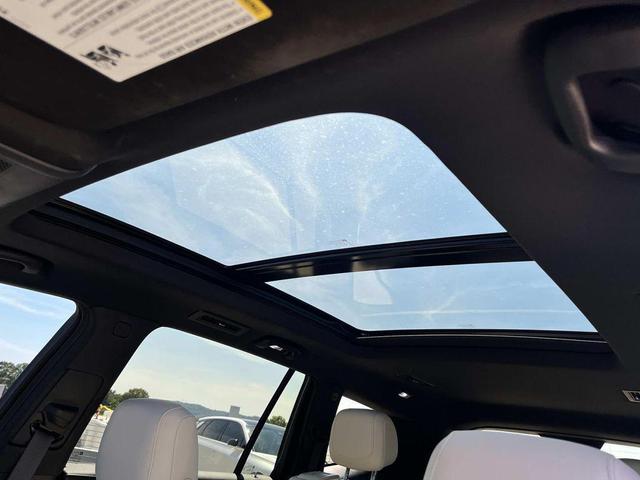 Photo of 2022 Stellar Black Metallic Cadillac XT6