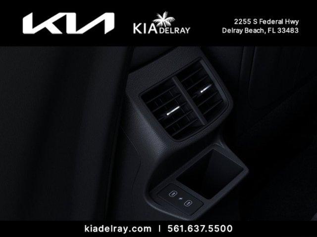 Photo of 2025 Snow White Pearl Kia Seltos