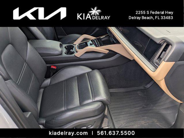 Photo of 2024 Gray Porsche Cayenne