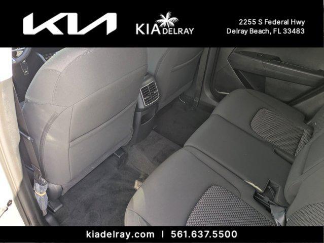 Photo of 2025 Snow White Pearl Kia Sportage