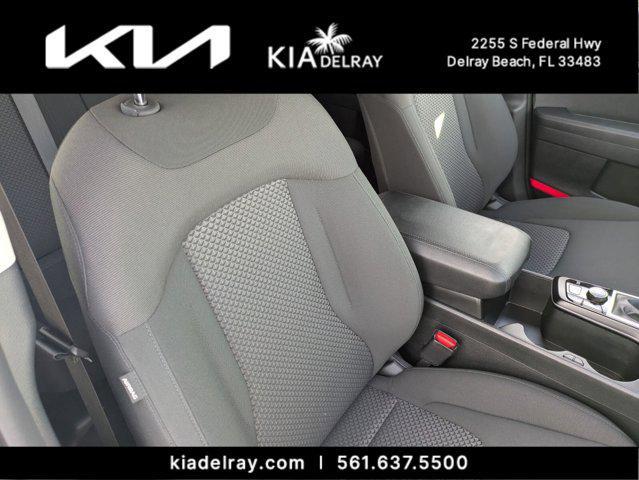 Photo of 2025 Snow White Pearl Kia Sportage