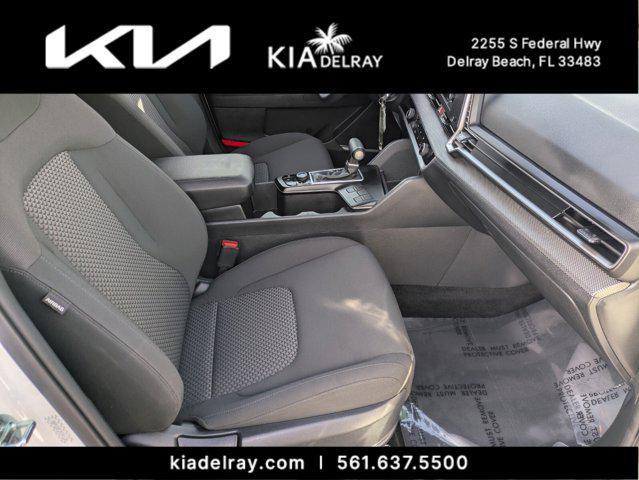 Photo of 2025 Snow White Pearl Kia Sportage