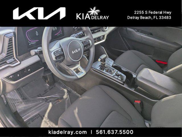 Photo of 2025 Snow White Pearl Kia Sportage