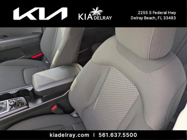 Photo of 2025 Snow White Pearl Kia Sportage