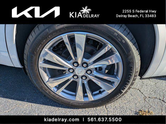 Photo of 2025 Crystal White Tricoat Cadillac XT6