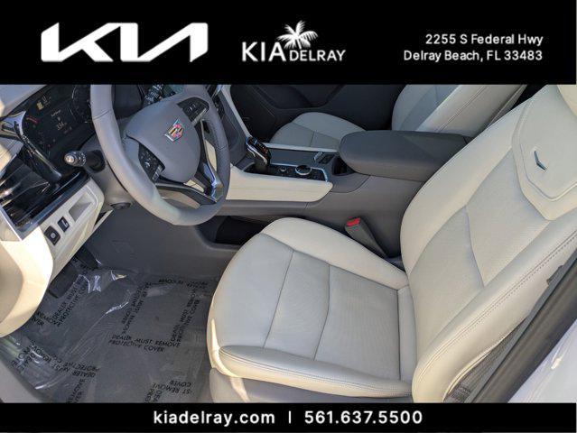 Photo of 2025 Crystal White Tricoat Cadillac XT6