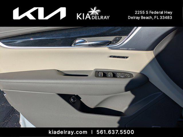Photo of 2025 Crystal White Tricoat Cadillac XT6