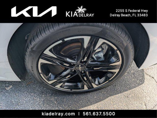 Photo of 2024 Glacial White Pearl Kia K5