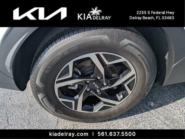 Photo of 2024 Snow White Pearl Kia Sportage