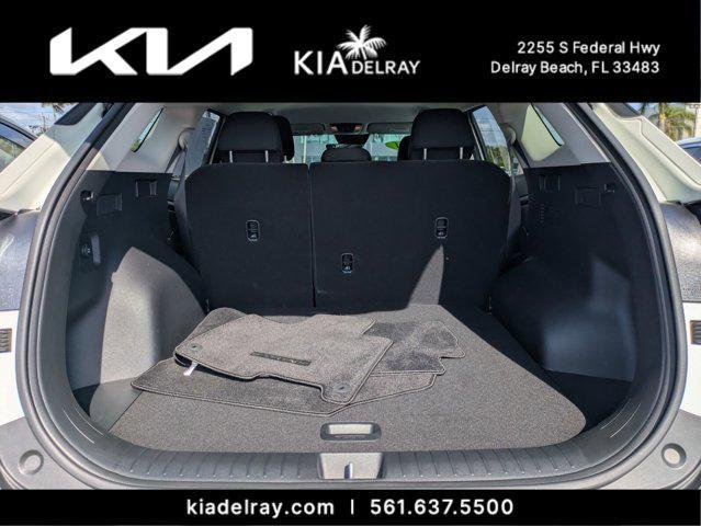 Photo of 2024 Snow White Pearl Kia Sportage