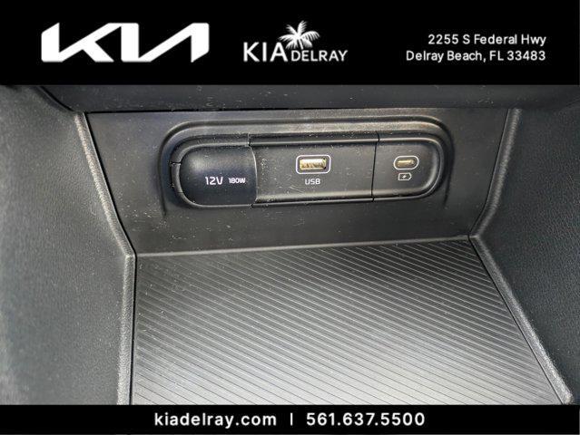 Photo of 2024 Snow White Pearl Kia Sportage