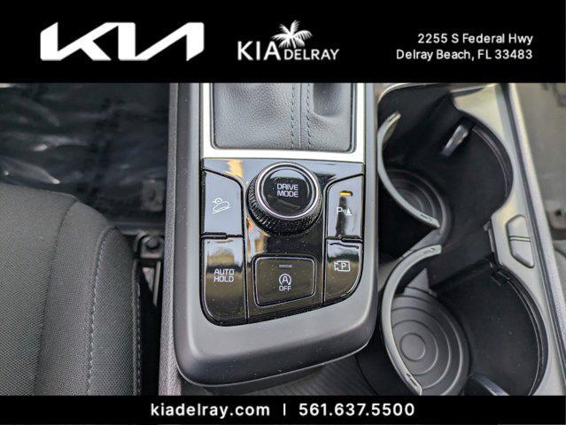 Photo of 2024 Snow White Pearl Kia Sportage