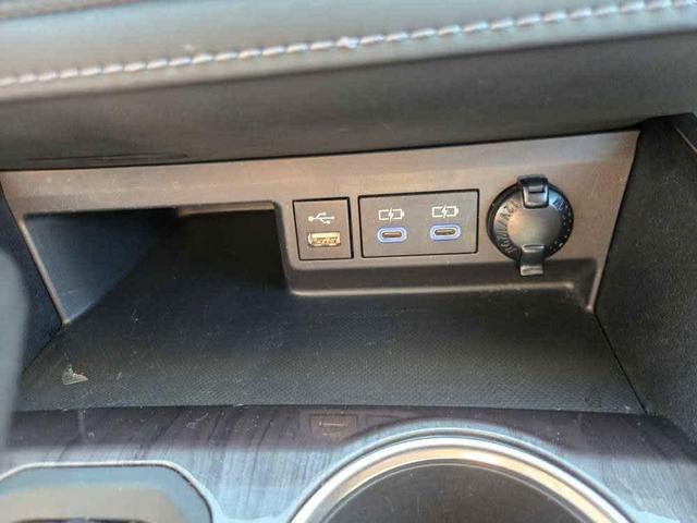 Photo of 2022 Wind Chill Pearl Toyota Highlander