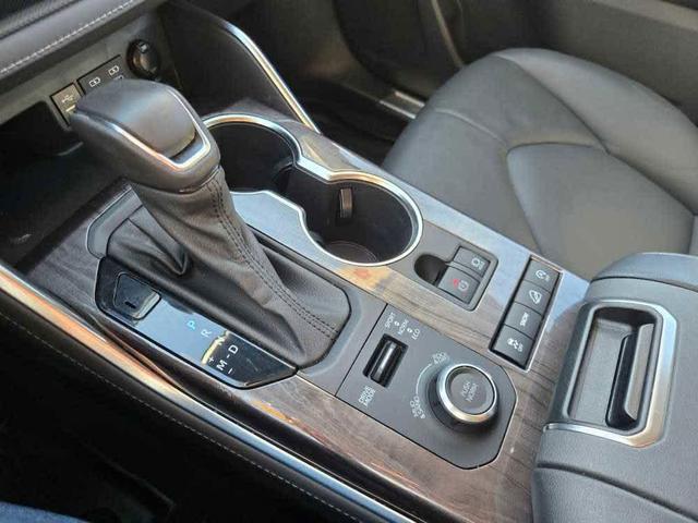 Photo of 2022 Wind Chill Pearl Toyota Highlander