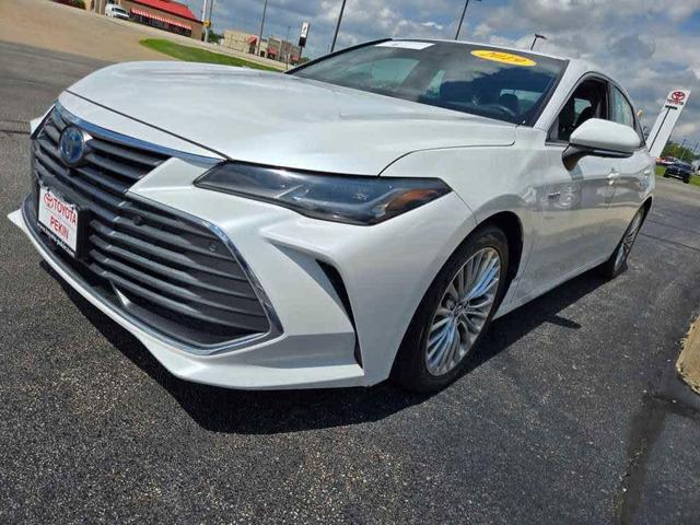 Photo of 2019 Wind Chill Pearl Toyota Avalon Hybrid