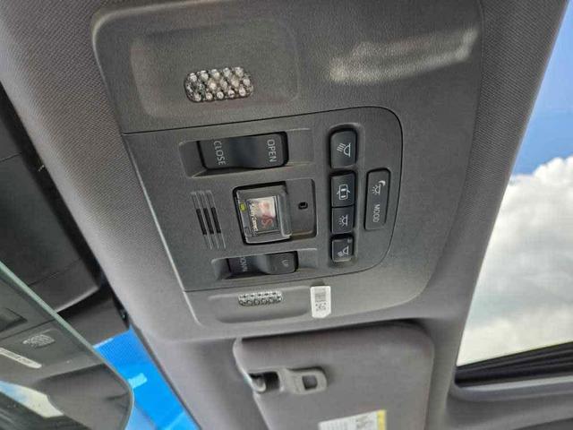 Photo of 2019 Wind Chill Pearl Toyota Avalon Hybrid