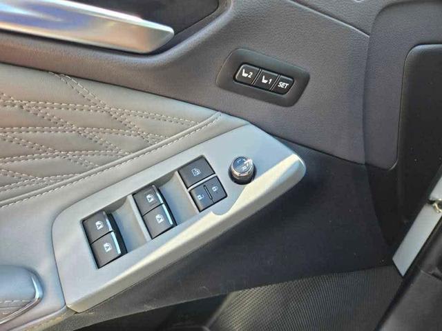 Photo of 2019 Wind Chill Pearl Toyota Avalon Hybrid