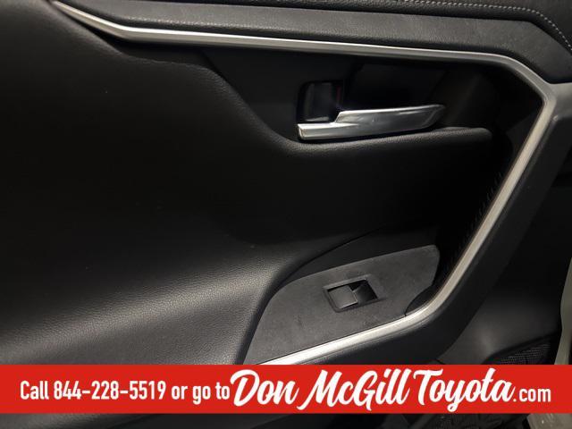 Photo of 2020 Blizzard Pearl Toyota RAV4